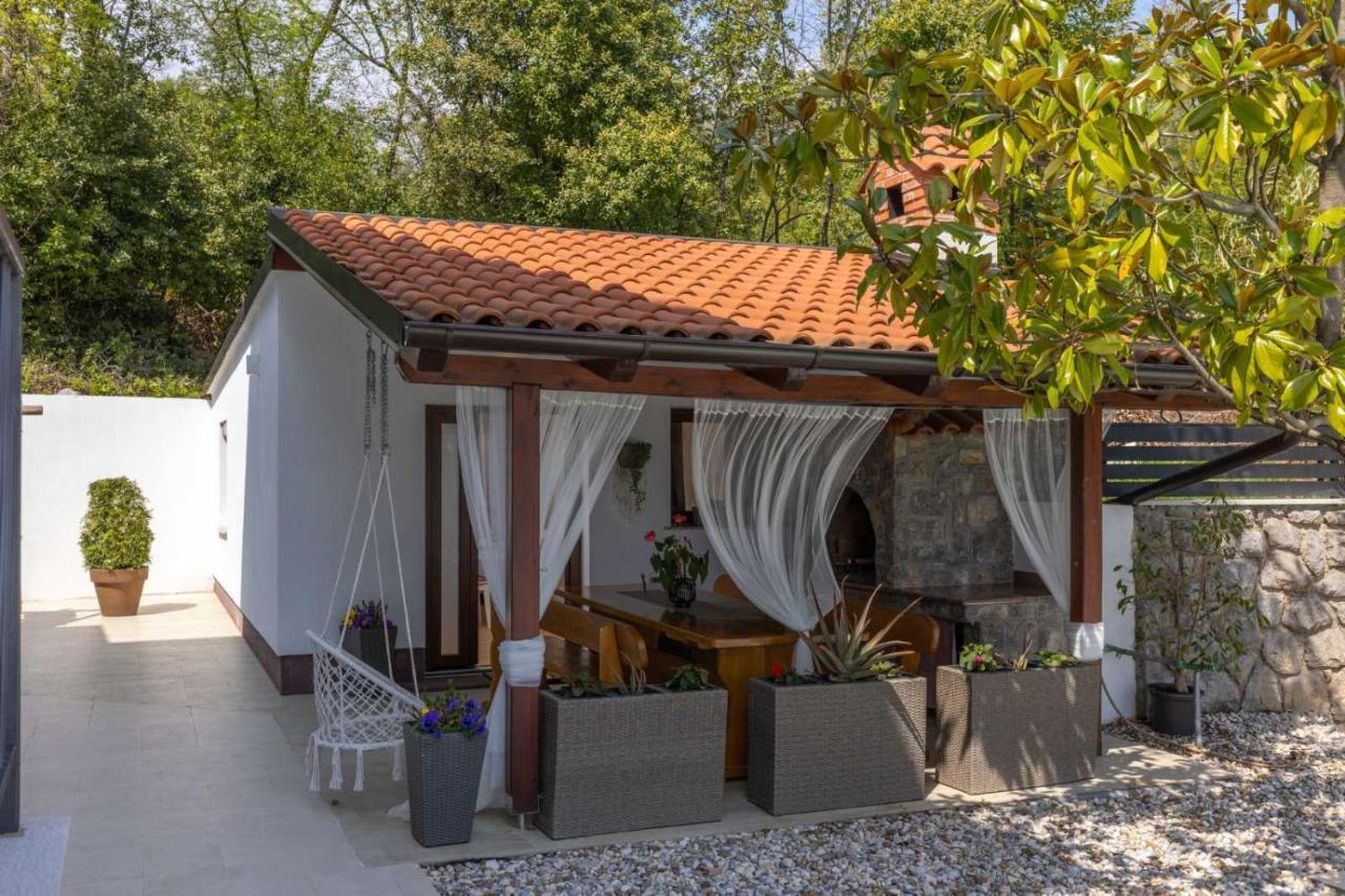 Ičići Piccola Villa Adriatic With A Swimming Pool, Grill, Children Playground Opatija מראה חיצוני תמונה